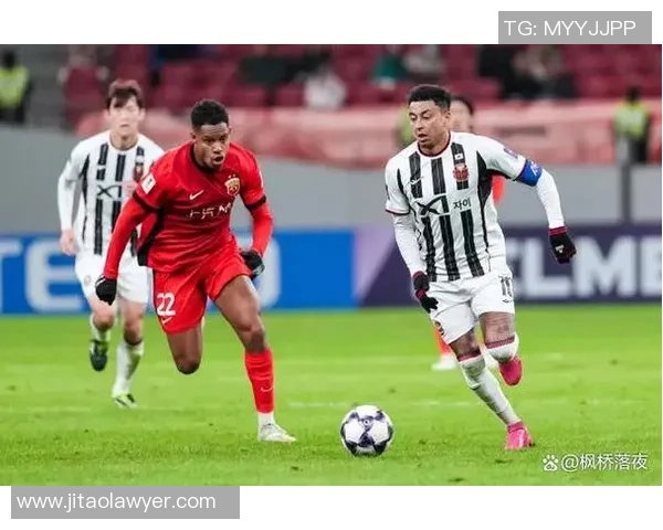 在绿茵赛场上闪耀的世界足球巨星成长传奇故事的非凡征程与荣耀时刻